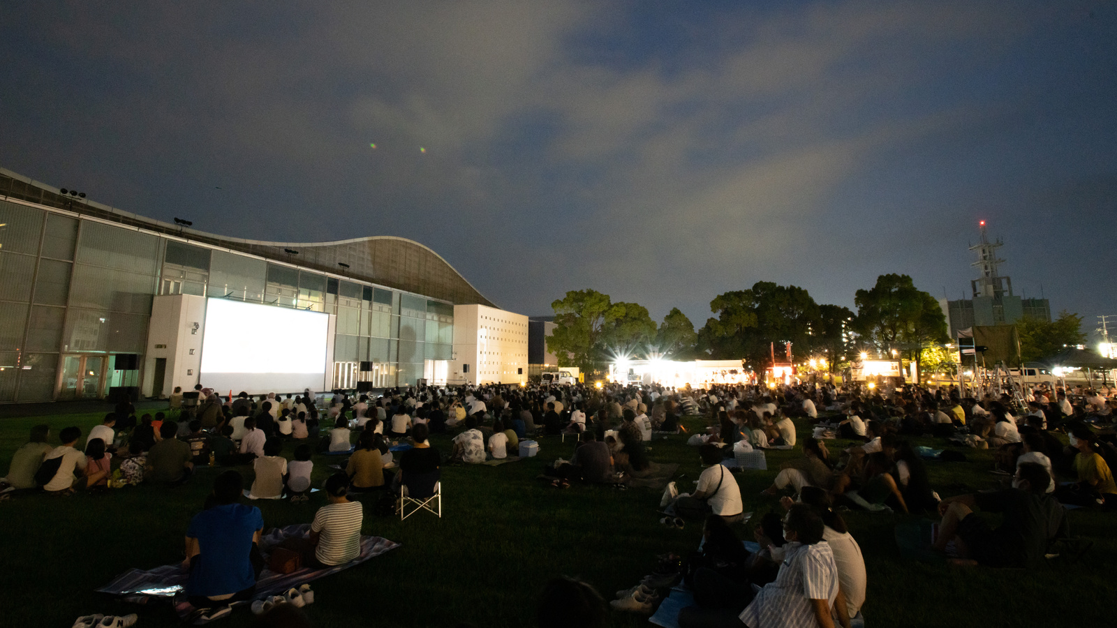 真夏の夜の星空上映会2025を象徴する画像